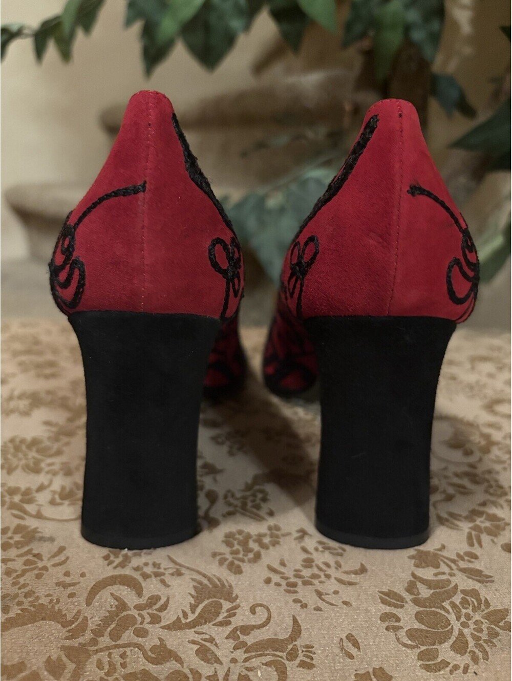 Vintage YSL Yves Saint Laurent Red Embroidery Black On Red Suede Heels Size 8.5 - Picture 4 of 13